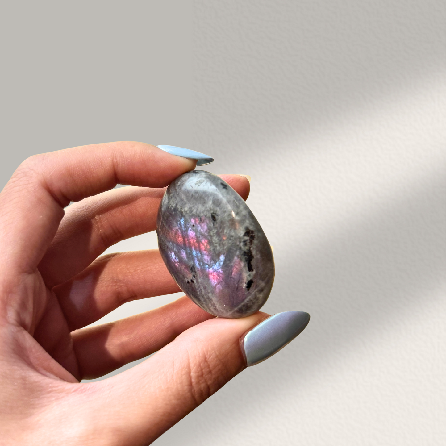 Labradorite Palm Stone (O)